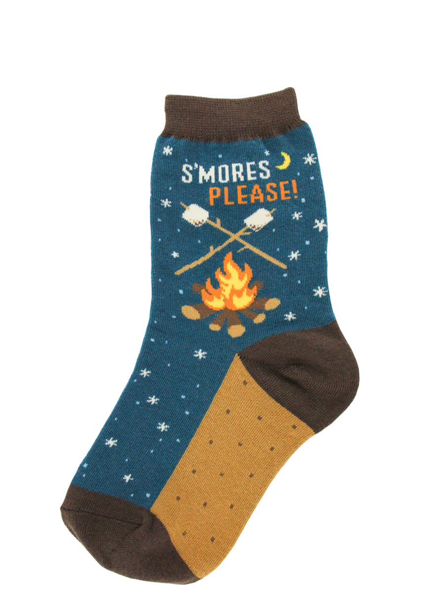 Cute camping socks for kids feature marshmallows on sticks over a campfire with the words, "S'mores Please!"