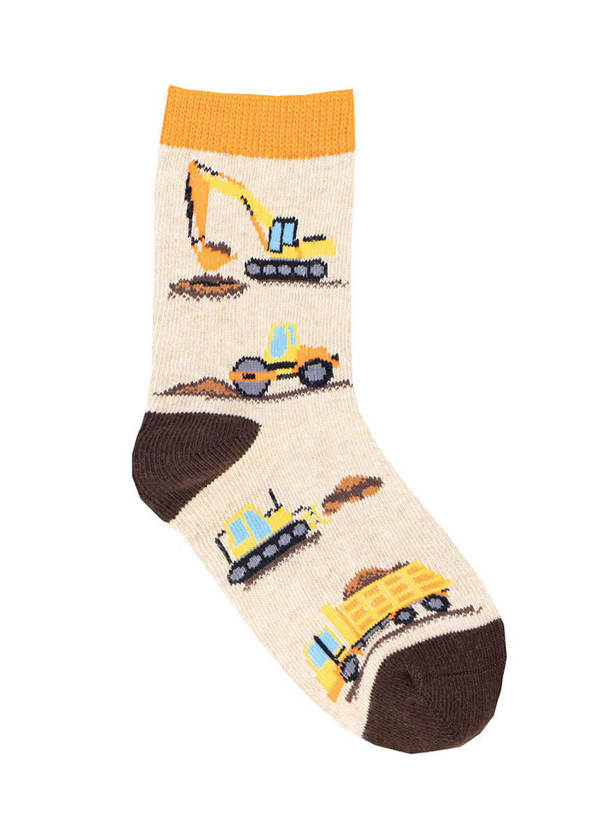 Heavy machinery-themed socks for kids feature dump trucks, steamrollers and backhoes moving piles of dirt on a heather cream background.