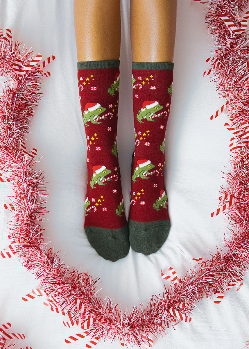 Burgundy Christmas-themed women's crew sock with frogs wearing Santa hats.