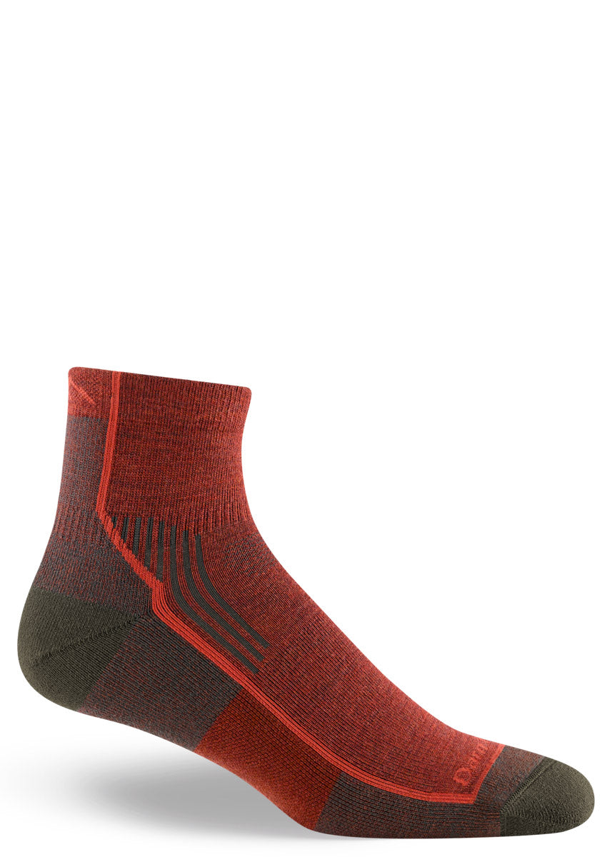 Low-rise wool hiking socks for men in chestnut brown with thin orange stripe.