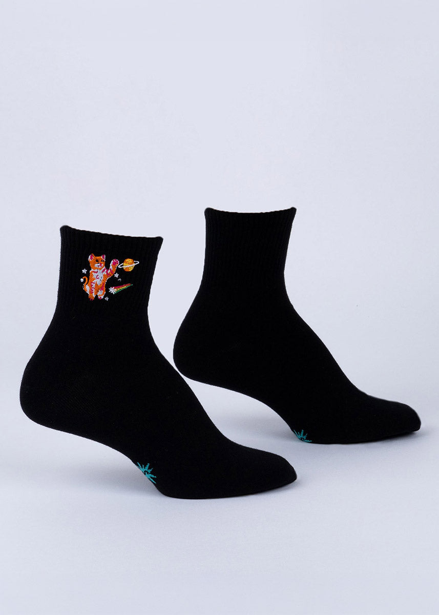 Ribbed black quarter socks with a cat playing in outer space embroidered at the ankle.