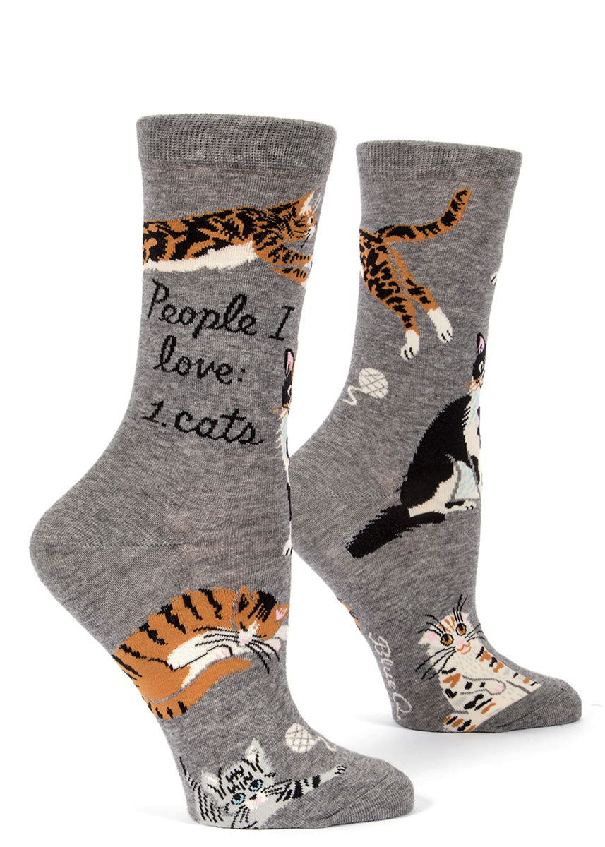 Women&#39;s socks with cats in different colors and the words &quot;People I love: cats.&quot;